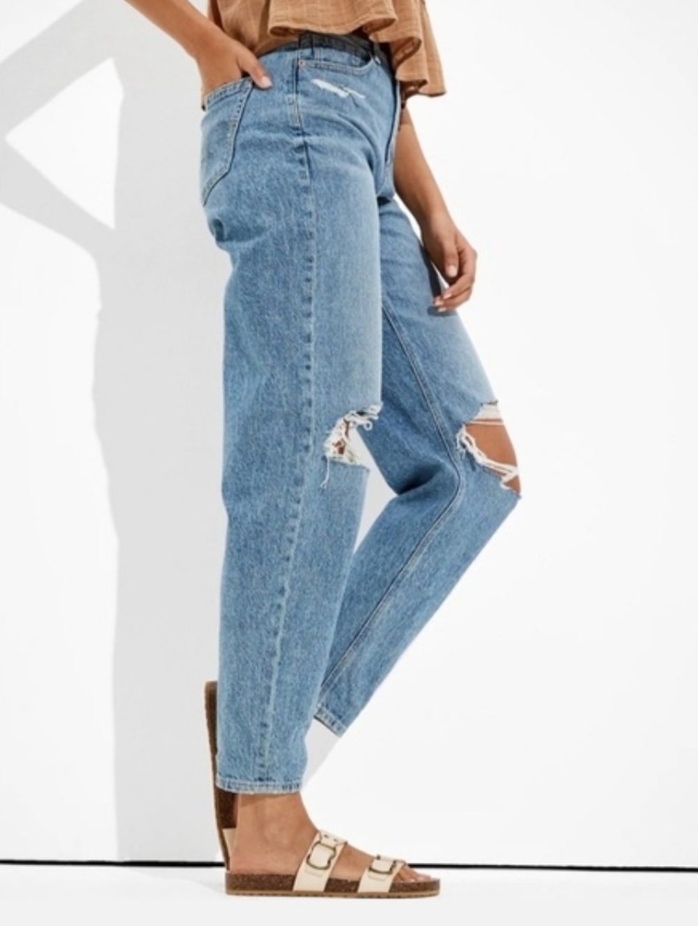 American Eagle Size 8 High-Waisted Relaxed Mom Jean - Picture 3 of 13